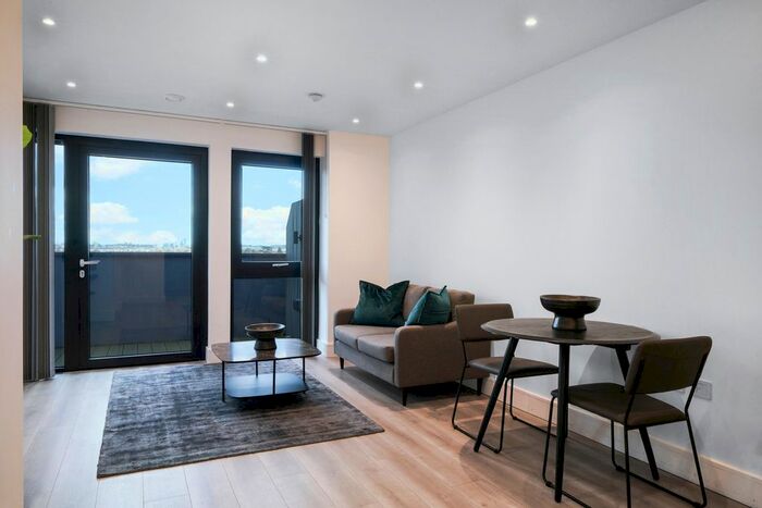 1 Bedroom Flat To Rent In Akron House, New Horizons Court, Brentford, London, TW8