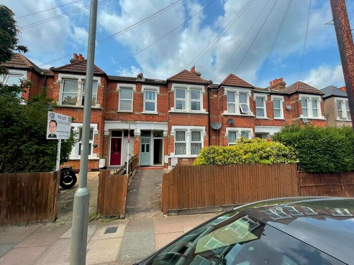2 Bedroom Flat To Rent In Mellison Road, London, SW17
