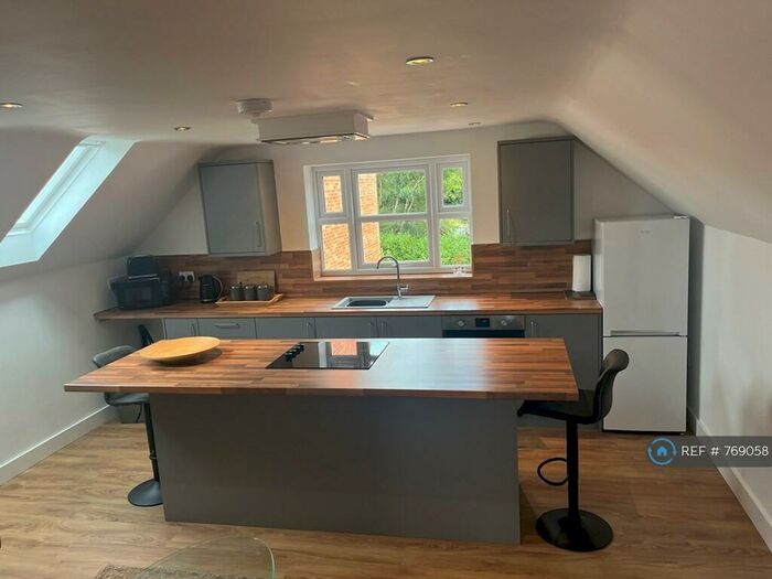 1 Bedroom Flat To Rent In New Waltham, Grimsby, DN36