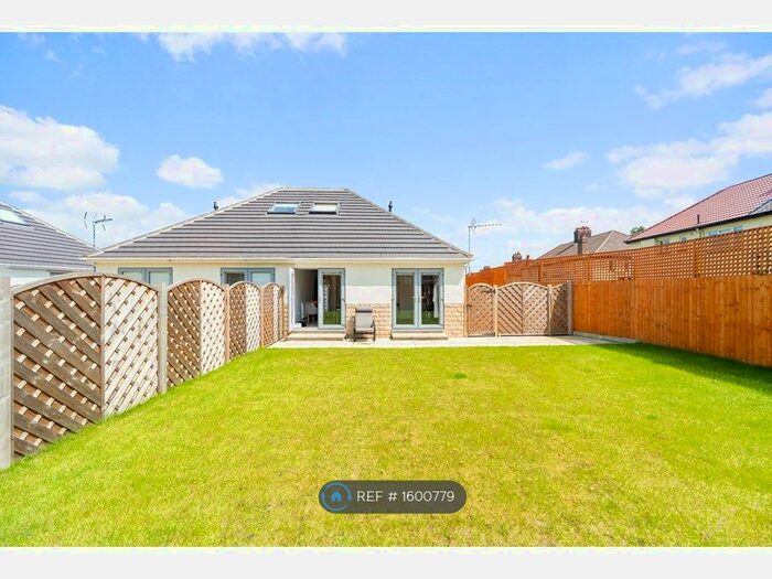 2 Bedroom Bungalow To Rent In Redesdale Grove, Leeds, LS16