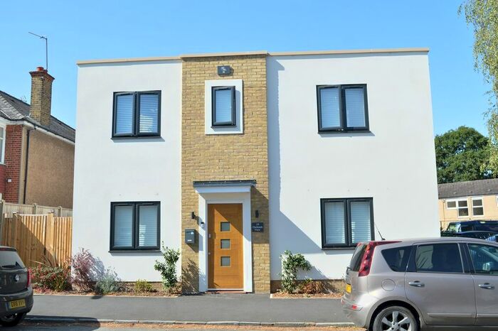 1 Bedroom Flat To Rent In Kemble Close, Weybridge, KT13