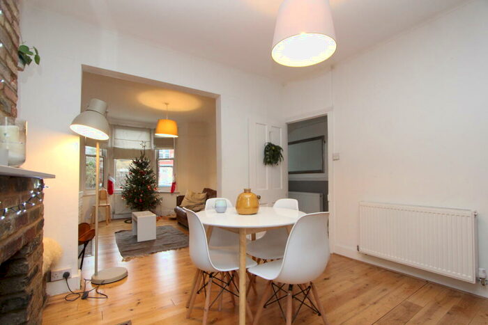 4 Bedroom Terraced House To Rent In Highworth Road, Bounds Green, N11