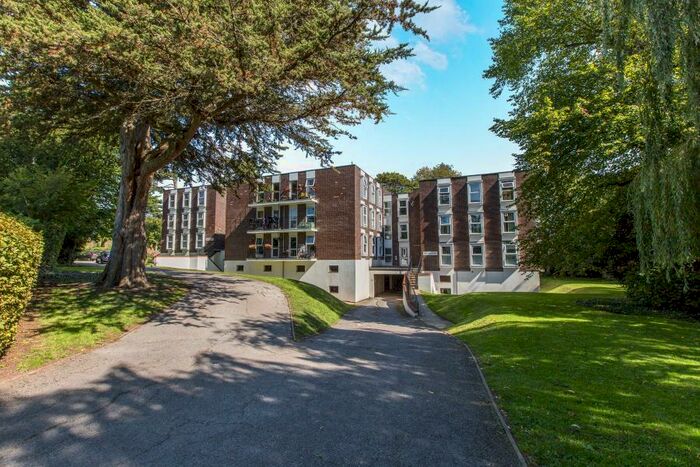 2 Bedroom Apartment To Rent In Willow Court, Fareham, PO14
