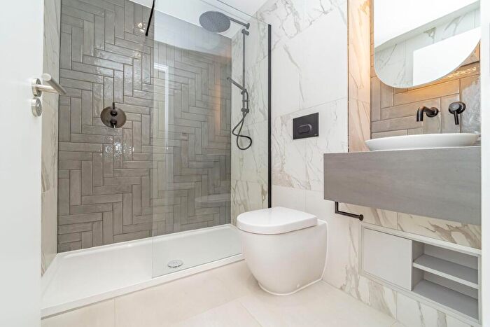 2 Bedroom Apartment To Rent In Willowbrook House, Coster Avenue, London, N4