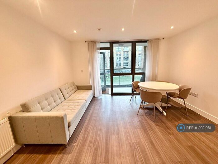 1 Bedroom Flat To Rent In Arlington Avenue, London, N1