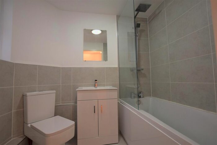 1 Bedroom Flat To Rent In New Waverley Road, Laindon, Basildon, SS15