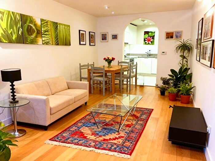 1 Bedroom Flat For Sale In Cardinal Building, Station Approach, Hayes, Greater London, UB3