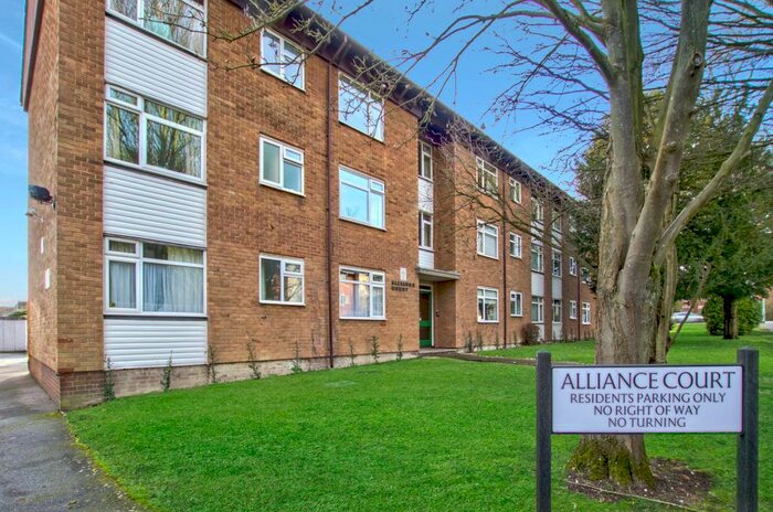 2 Bedroom Flat To Rent In Hills Avenue, Cambridge, CB1