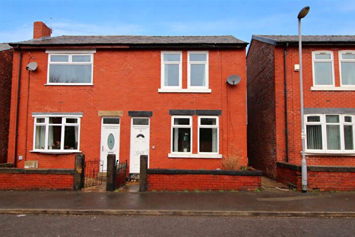 3 Bedroom Semi-Detached House For Sale In Kenyon Lane, Prestwich, M25