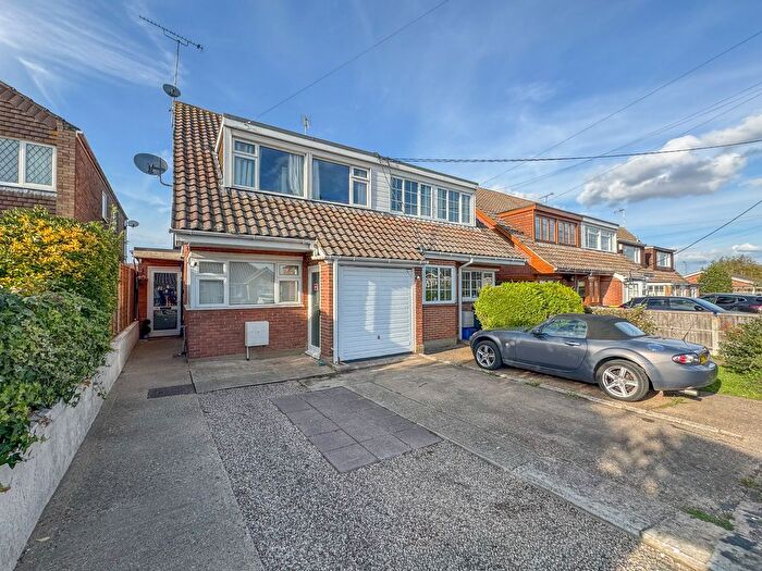 3 Bedroom Semi-Detached House For Sale In Alexandra Road, Ashingdon, SS4