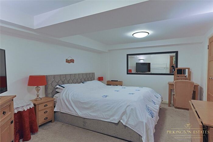 2 Bedroom Flat For Sale In Marine Drive, Looe, Cornwall, PL13