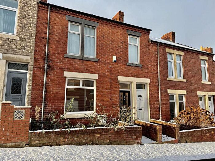 2 Bedroom Apartment For Sale In York Street, Pelaw, Gateshead, NE10