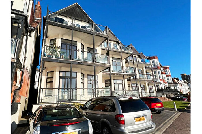 Flat To Rent In The Leas, Westcliff-on-sea, Essex, SS0