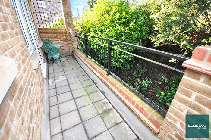 2 Bedroom Flat For Sale In Holders Hill Road, Hendon, NW4