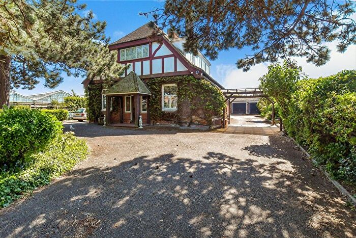 4 Bedroom Detached House For Sale In George Hill Road, Broadstairs, Kent, CT10