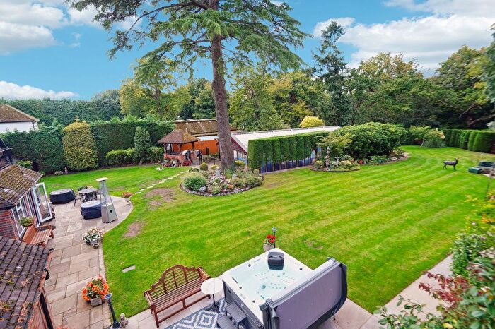 6 Bedroom Detached House For Sale In Copthorne Road, Croxley Green, WD3