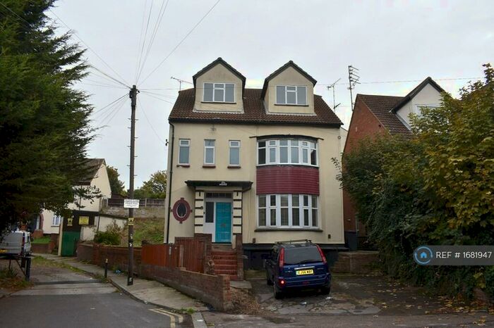 2 Bedroom Flat To Rent In Toledo Road, Southend-On-Sea, SS1