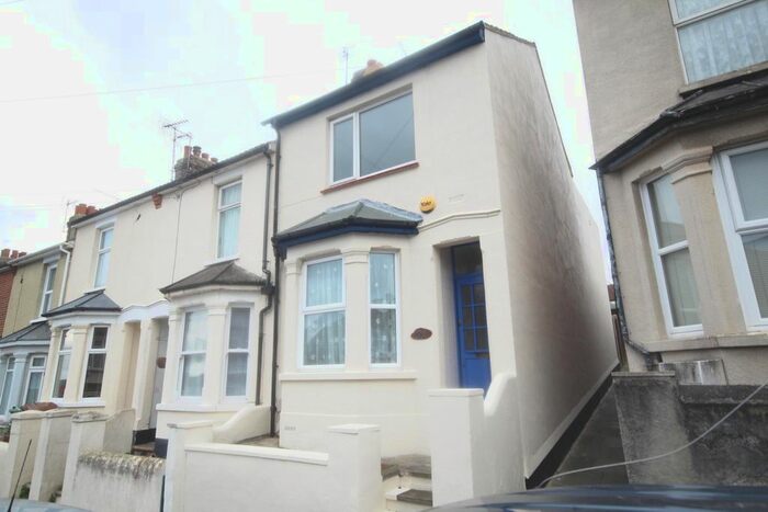 3 Bedroom End Of Terrace House To Rent In Beaconsfield Road, Chatham, ME4