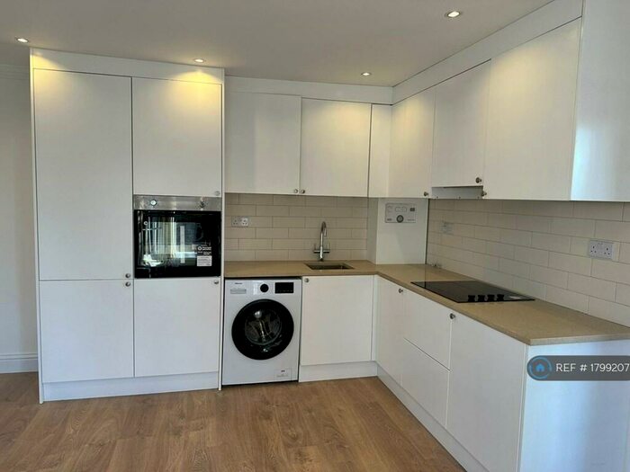 2 Bedroom Maisonette To Rent In West Hill, Dartford, DA1