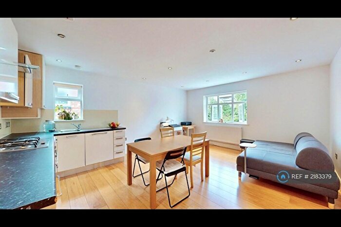 2 Bedroom Flat To Rent In Vivian Avenue, London, NW4