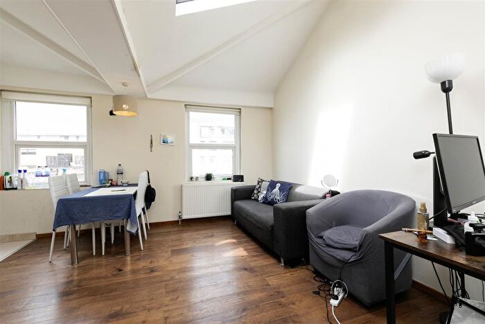 1 Bedroom Flat To Rent In Camden High Street, London, NW1