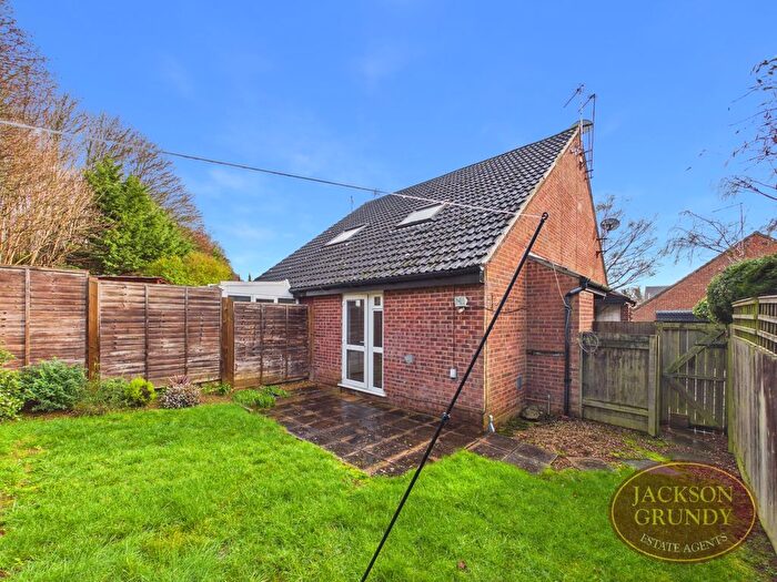 1 Bedroom Semi Detached House For Sale In Linacre Close, Watermeadow, NN3