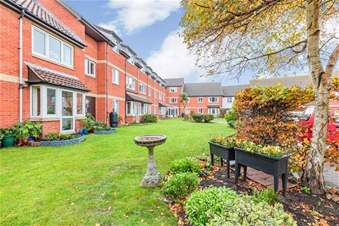 2 Bedroom Flat To Rent In George Street, Sheringham, NR26