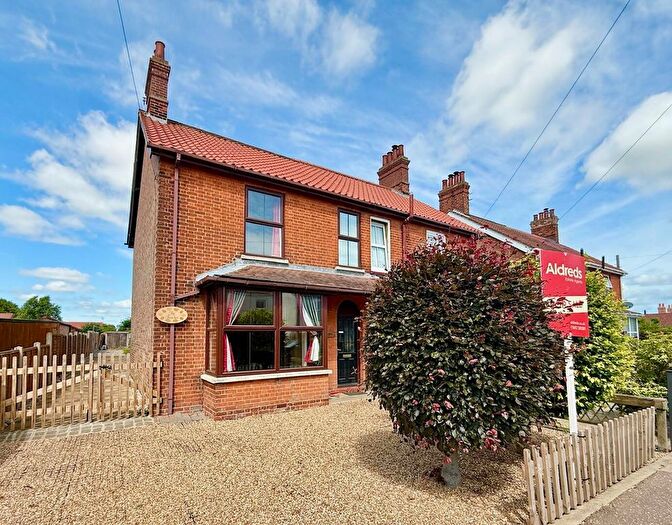 3 Bedroom Semi-Detached House For Sale In St. Johns Road, Stalham, NR12