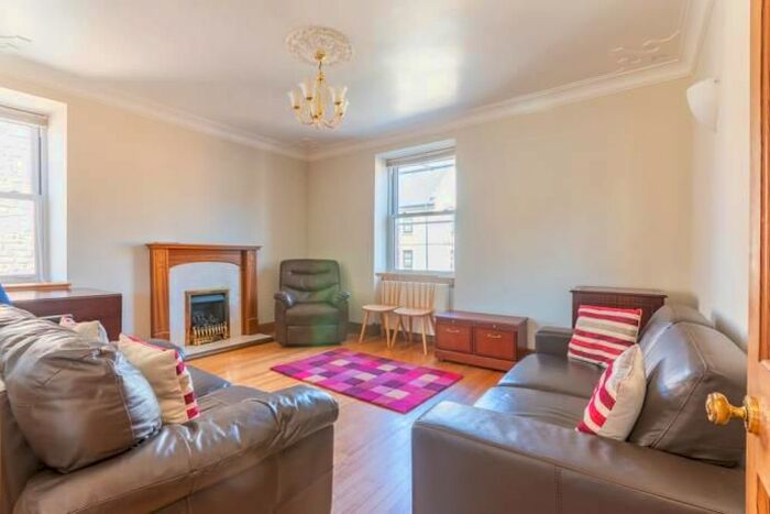 2 Bedroom Flat To Rent In Simon Square, Edinburgh, EH8