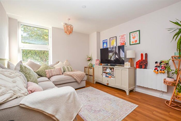 1 Bedroom Flat For Sale In Ingrave Road, Brentwood, CM15