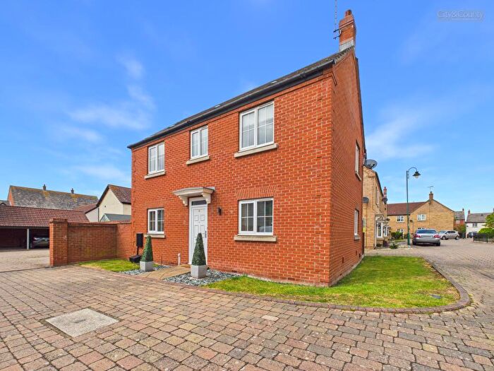 3 Bedroom Detached House For Sale In Knighton Close, Hampton Vale, Peterborough, PE7