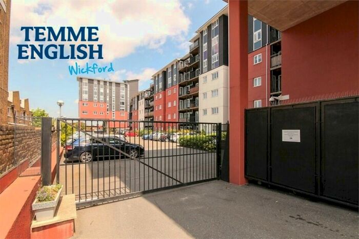 3 Bedroom Flat To Rent In Lower Southend Road, Wickford, Essex, SS11