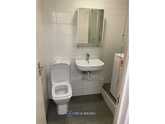 1 Bedroom Flat To Rent In Foxley Road, London, SW9