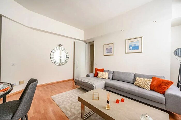 1 Bedroom Flat To Rent In City Road, Old Street, London, EC1V