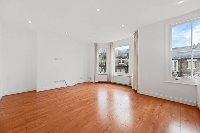 1 Bedroom Flat To Rent In Tunis Road, Shepherds Bush, London, W12