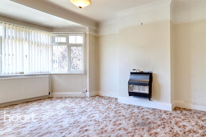 2 Bedroom Apartment For Sale In Grove Avenue, Sutton, SM1