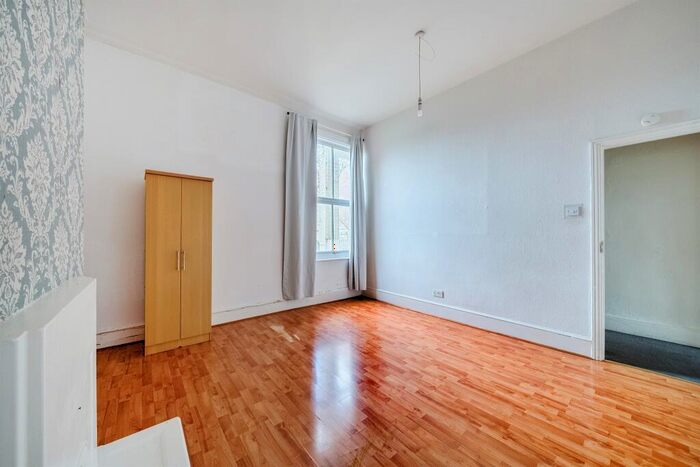 2 Bedroom Flat To Rent In Colney Hatch Lane, Muswell Hill, N10