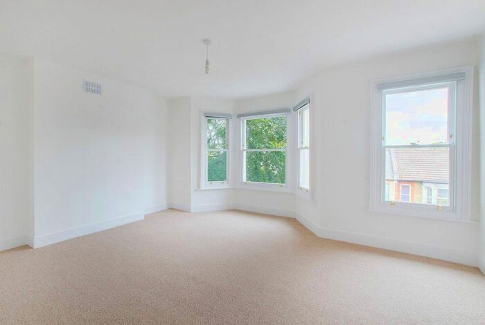 3 Bedroom Flat To Rent In Westcombe Hill, Greenwich, London, SE3