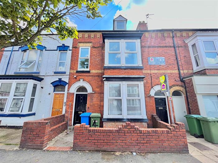 2 Bedroom Flat To Rent In Bed Ground Floor Flat, Marshall Avenue, Bridlington, YO15