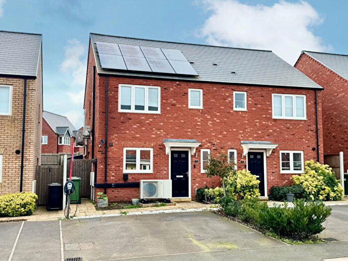 3 Bedroom Semi Detached House For Sale In Fotheringhay Road, Wellingborough, NN8