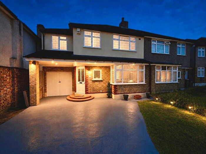4 Bedroom Semi-Detached House For Sale In Fen Grove, Sidcup, DA15