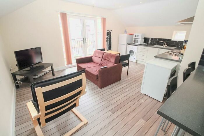 3 Bedroom Detached House To Rent In Back Hyde Terrace, City Centre, Leeds, LS2