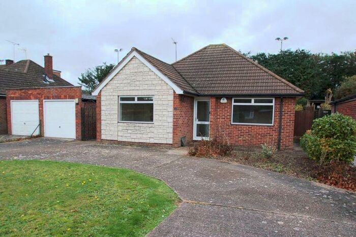 2 Bedroom Detached Bungalow To Rent In Southfield Road, High Wycombe, HP10