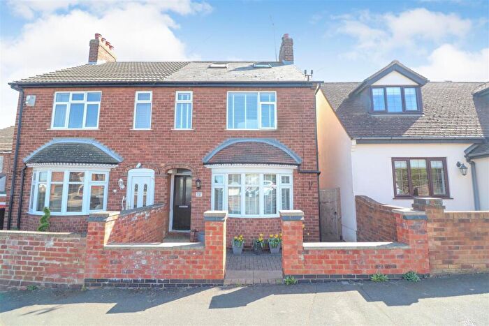 3 Bedroom Semi-Detached House For Sale In Fern Road, Rushden, NN10