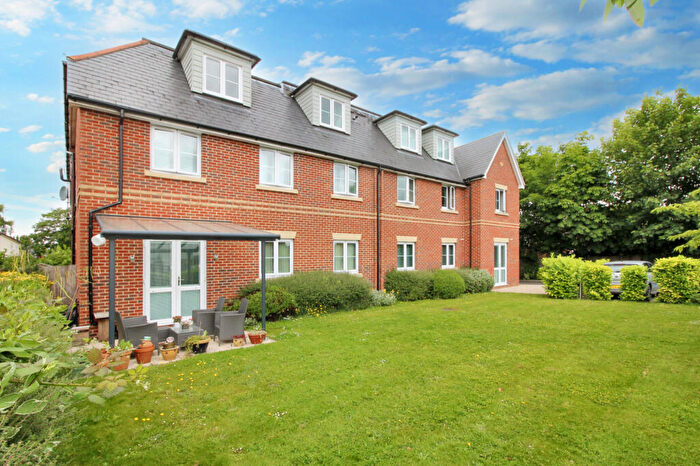 2 Bedroom Apartment For Sale In Millstone Court, Farnborough, Hampshire, GU14