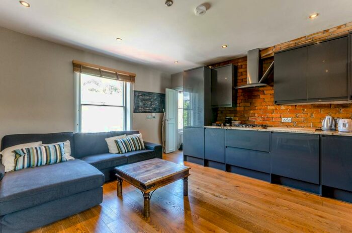 3 Bedroom Maisonette To Rent In Petherton Road, Highbury, London, N5