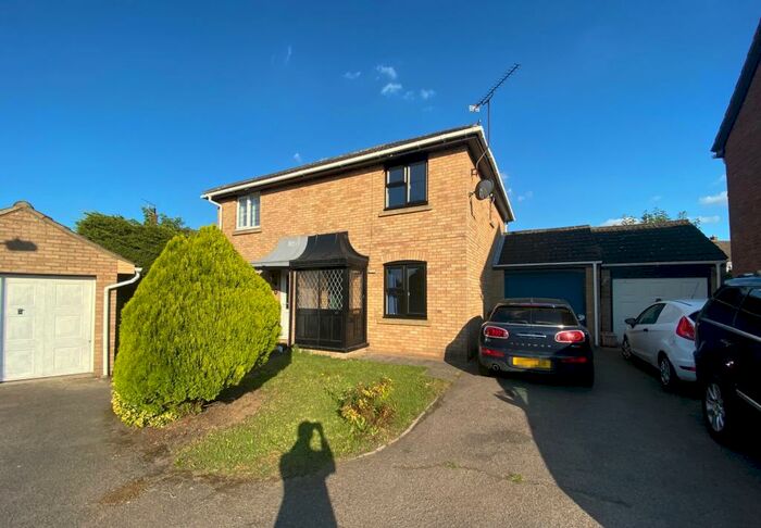 2 Bedroom House To Rent In Portman Drive, Billericay, CM12