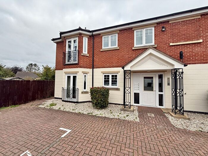 2 Bedroom Flat For Sale In Western Avenue, Bracebridge Heath, LN4