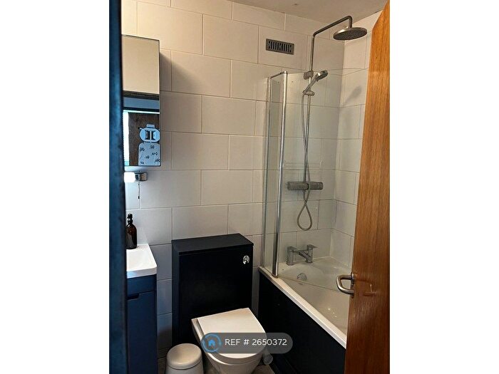 2 Bedroom Flat To Rent In Radnor St, London, EC1V