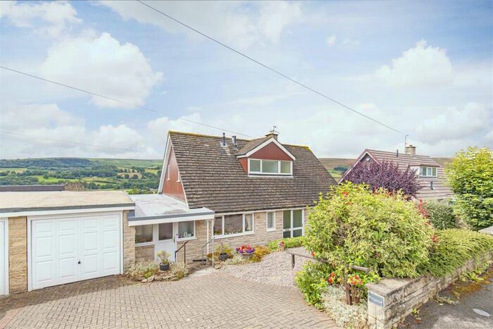 4 Bedroom Link Detached House For Sale In Ranmoor Lane, Hathersage, Hope Valley, S32